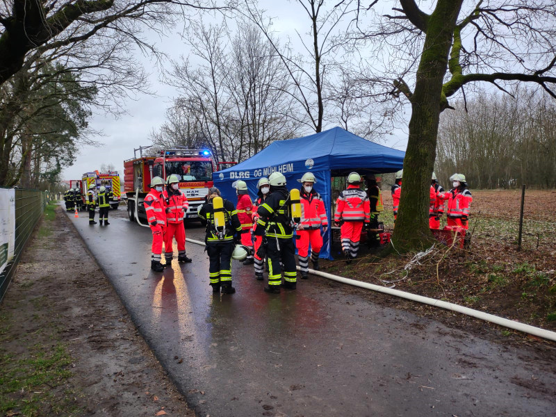 Bereitstellungsraum von Feuerwehr und DLRG
